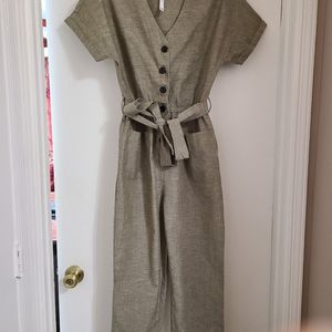 Short sleeve rompers with belt.